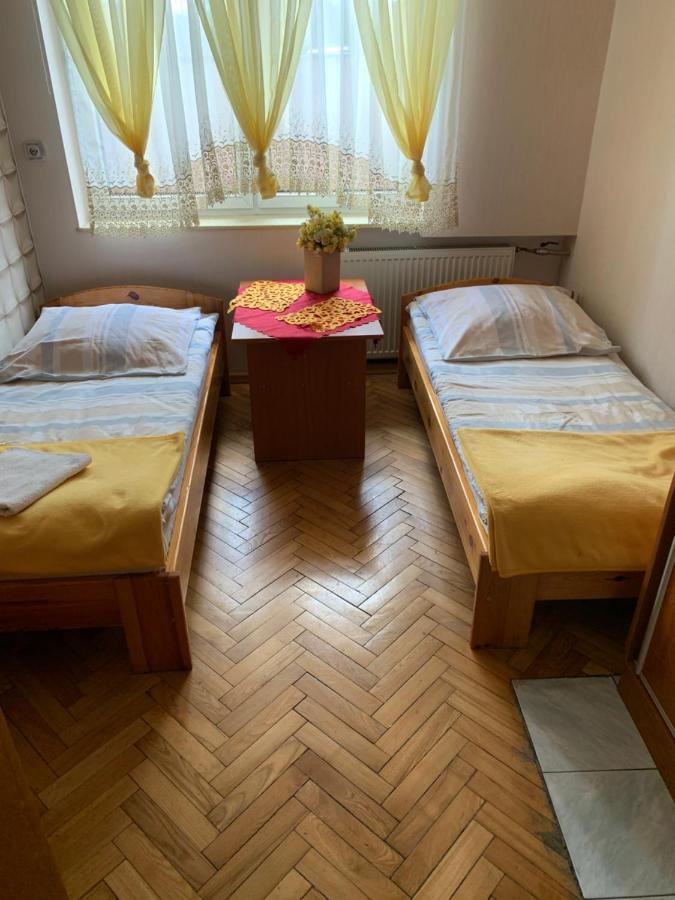 Pokoje Goscinne Amader Zambrow Buitenkant foto