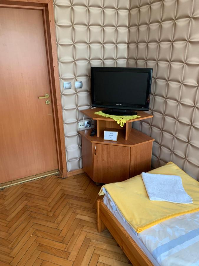 Pokoje Goscinne Amader Zambrow Buitenkant foto