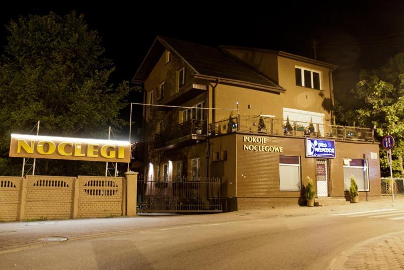 Pokoje Goscinne Amader Zambrow Buitenkant foto
